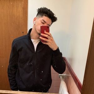 Meet your Posher, Tomas